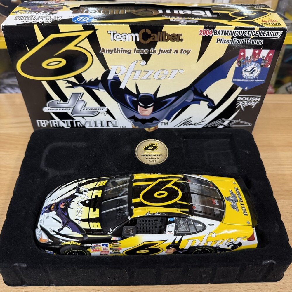 Mark Martin #6 Pfizer Justice League Batman 2004 Owners Series 1/24 Diecast